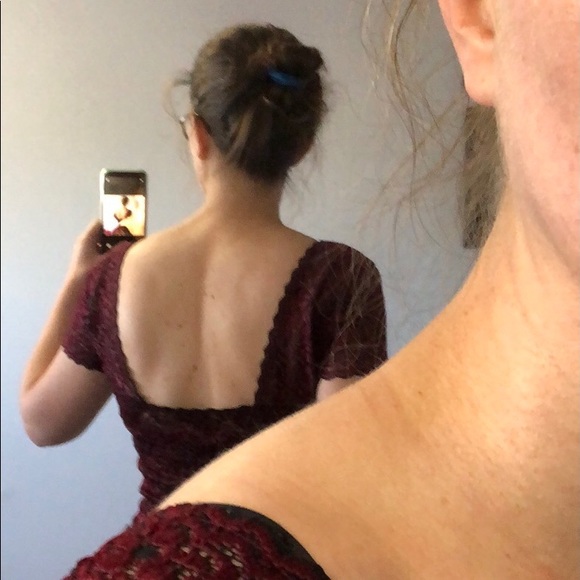 Burgundy lace crop top - Picture 2 of 3